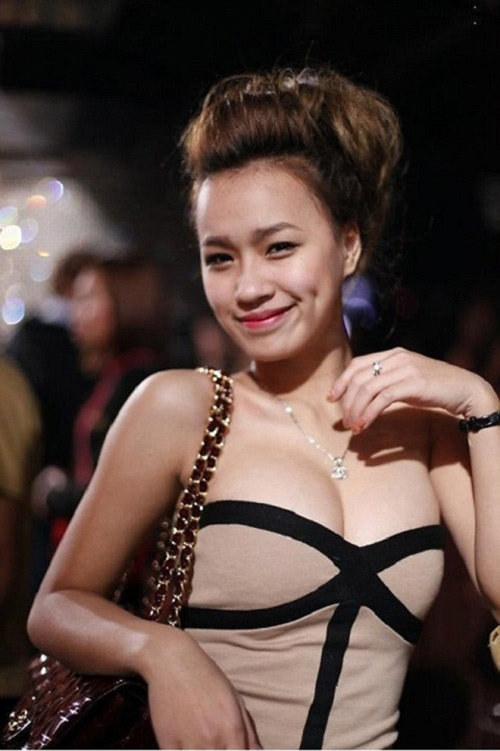 Cô gái nhận ngực mình đẹp nhất Việt Nam - 9545